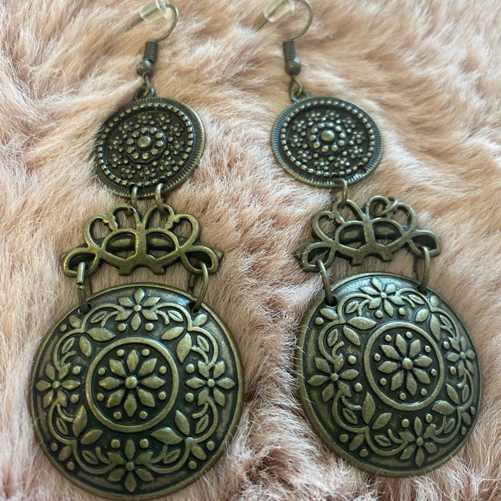 NWOT! Cute bronze boho earrings